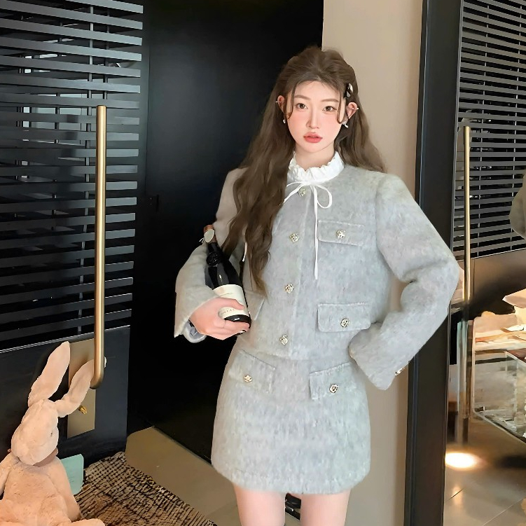 Set Váy Dạ Ép 2 Món Màu Xám Gồm Áo Khoác Phối Cổ Bèo 2 Lớp Đính Cúc Ngọc + Chân Váy Chữ A | BigBuy360 - bigbuy360.vn