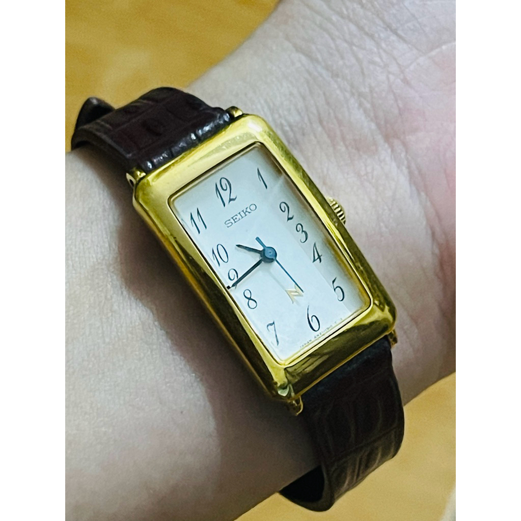 Đồng hồ Seiko Nhật tank vàng siêu đẹp mẫu hiếm.