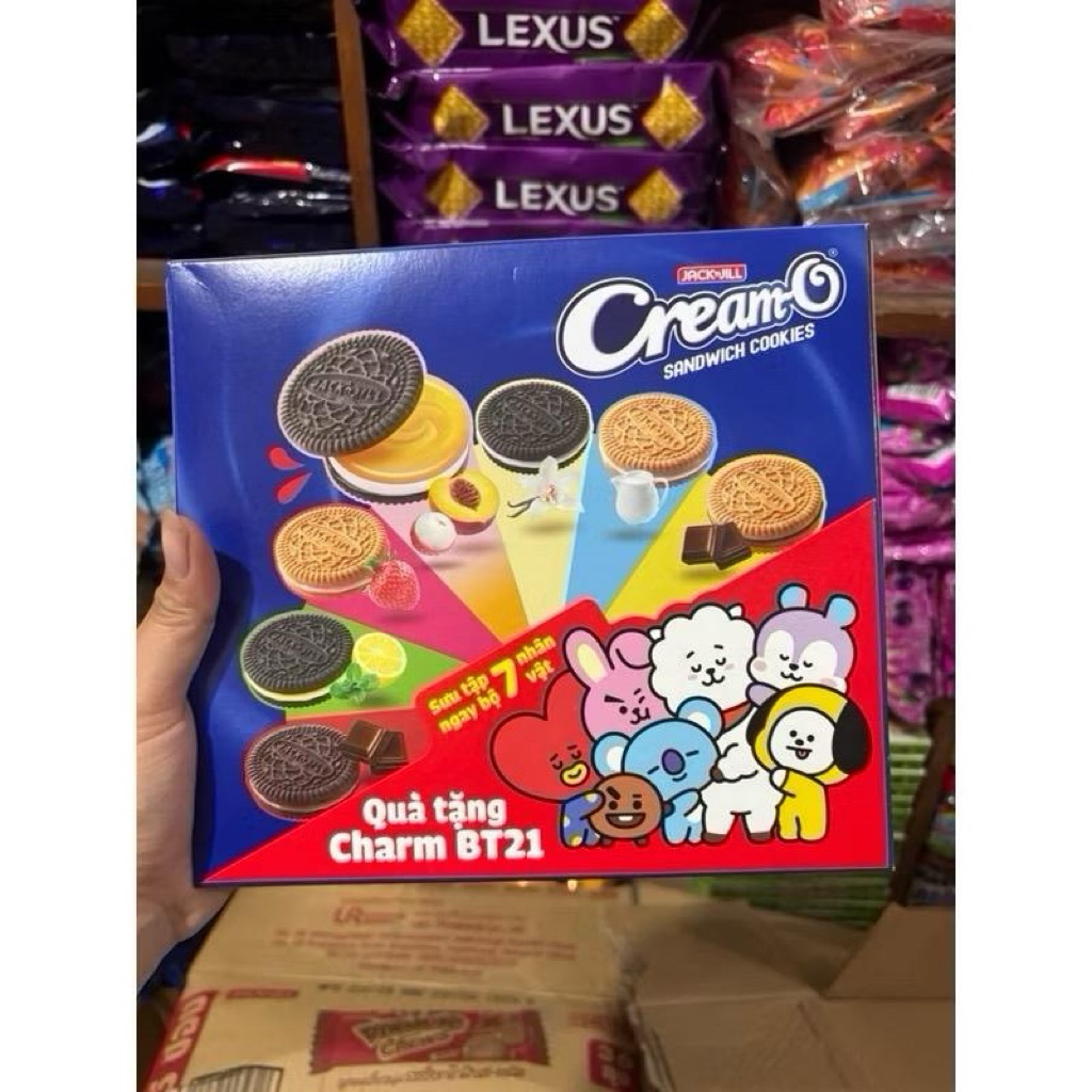 Bánh Quy Nhân Kem Crem-O Mix 7 Vị Nhân Kem Kèm Quà Tặng (Bộ Sưu Tập Charm Và Móc Khóa BT21)