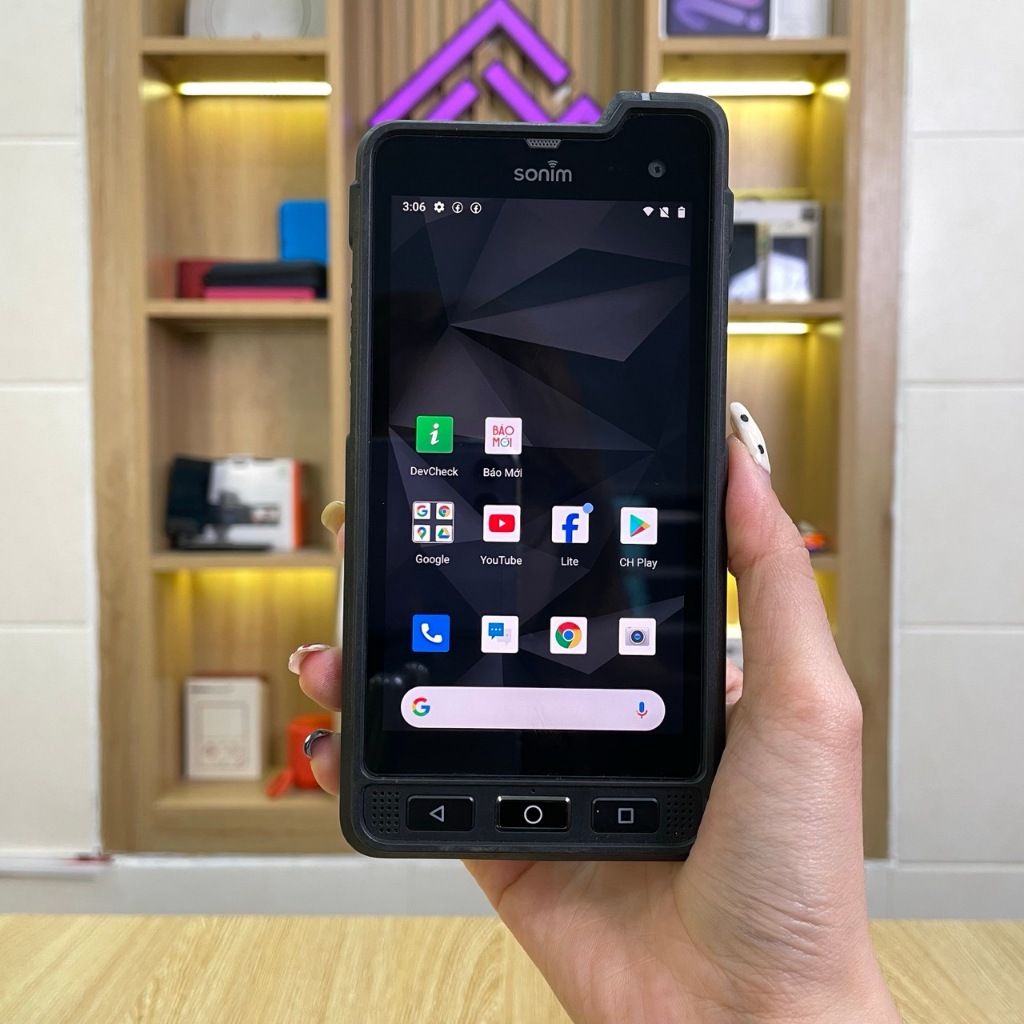 Điện thoại Sonim XP8800 chuẩn IP69 chống va đập của Mỹ | BigBuy360 - bigbuy360.vn