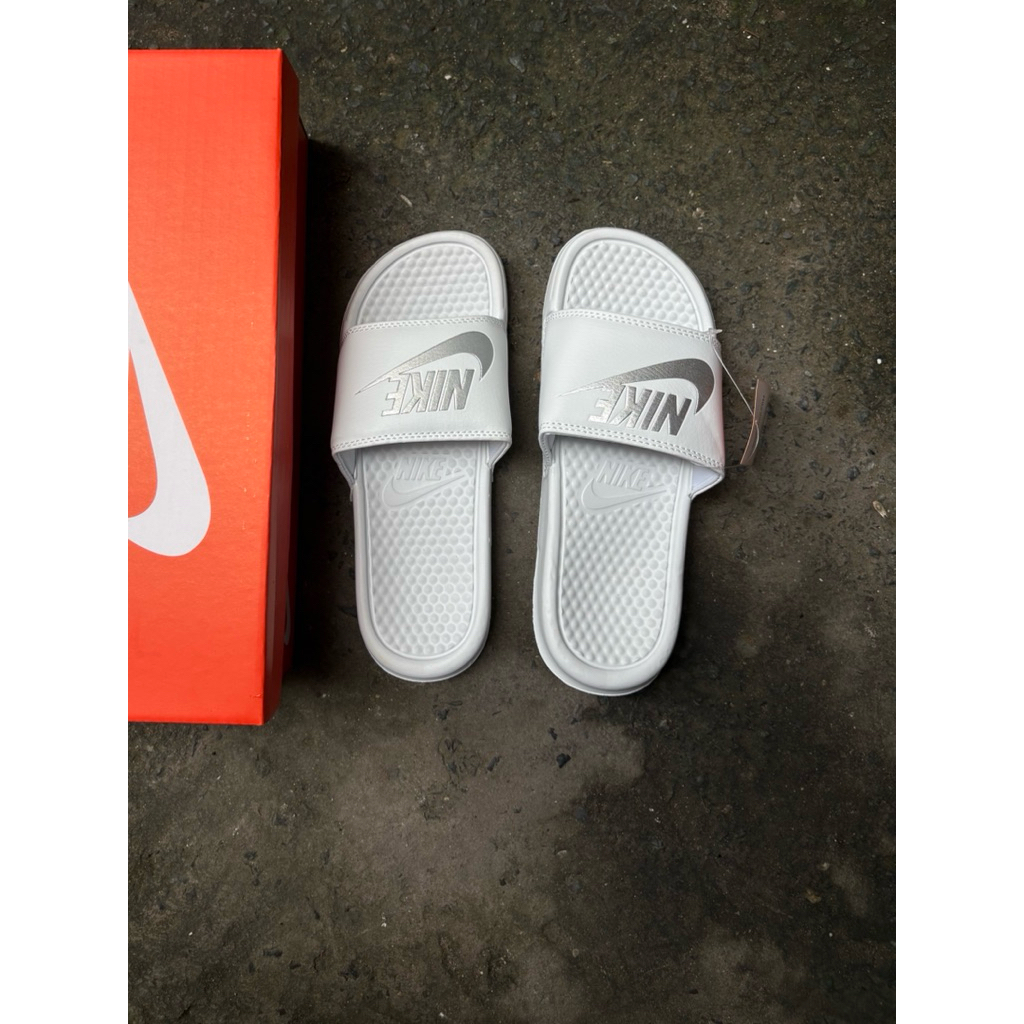 dép quai ngang nike benassi màu trắng cho nam nữ tặng hộp 2hand