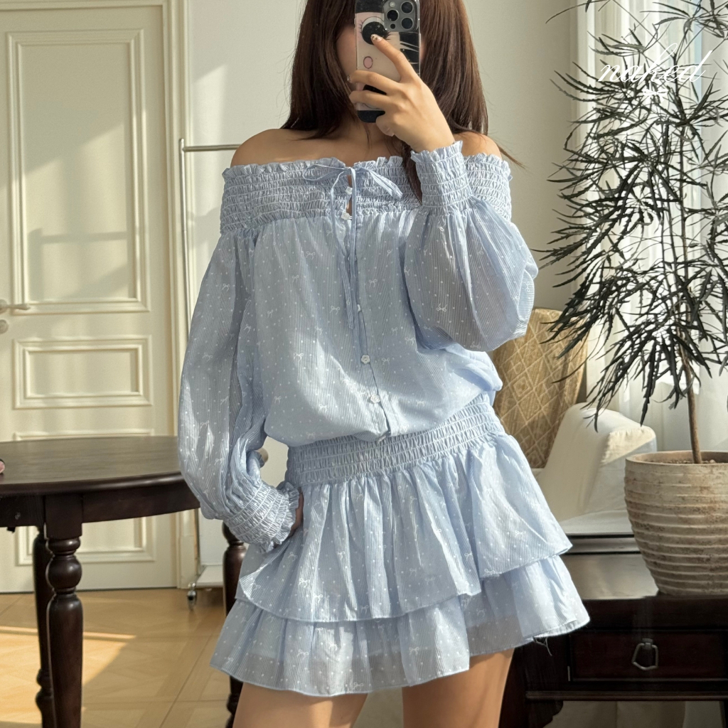 Set áo trễ vai nữ và chân váy xoè NAKEDbyV phối bo chun hoạ tiết nơ chìm YUKARI SET | BigBuy360 - bigbuy360.vn