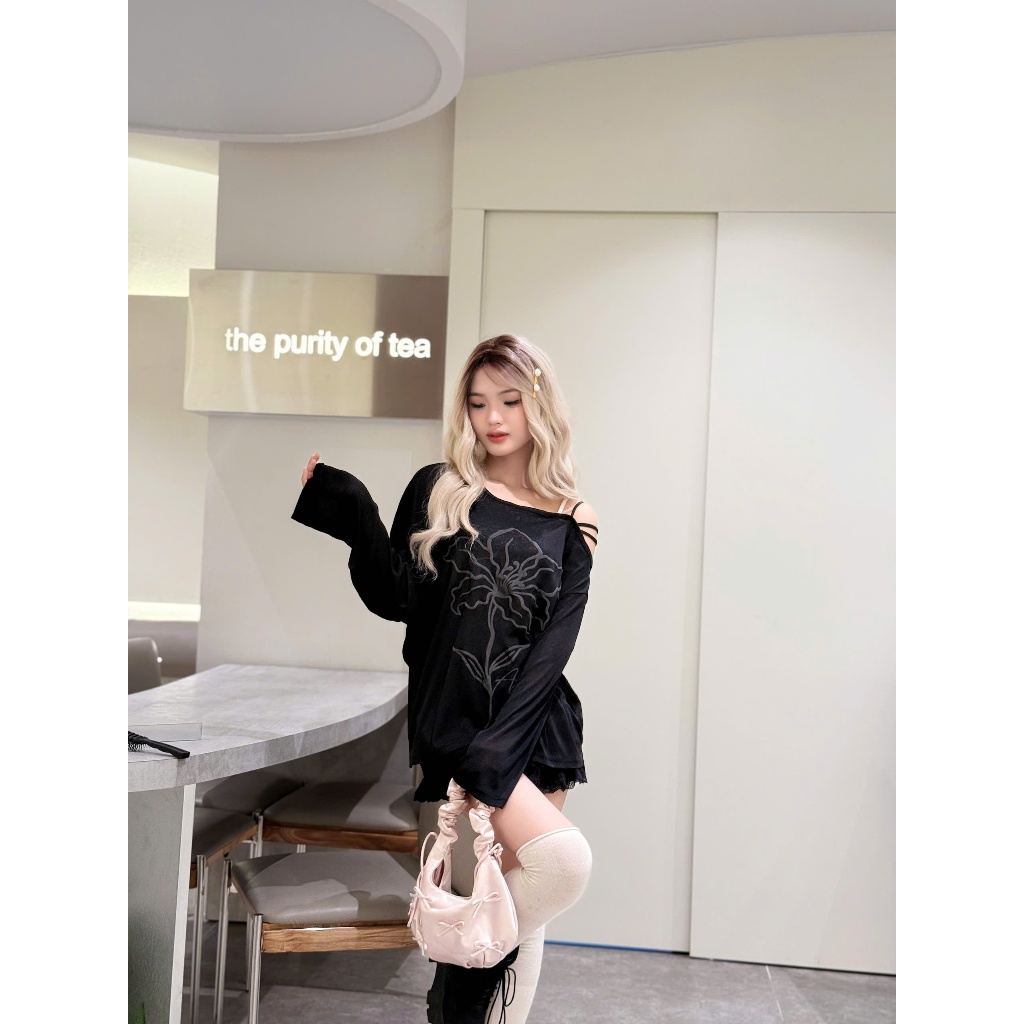 Áo thun nữ dài tay dáng rộng trễ vai hình in hoa dễ thương - AT03 | BigBuy360 - bigbuy360.vn