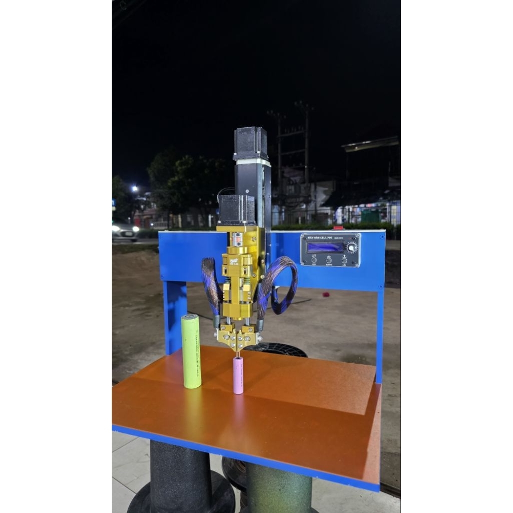 Máy hàn cell pin trụ xoay