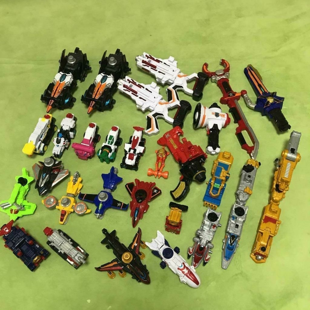 Đồ Chơi DX Gattai Robo SuperSentai Patranger Lupinranger