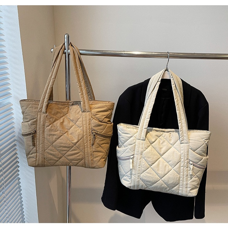 42x27cm Túi tote phao vải dù thiết kế 2 túi zip mặt hông có sẵn Đà Nẵng.