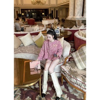 DAY CLOTHING- Áo khoác hồng kiểu cape cổ tròn