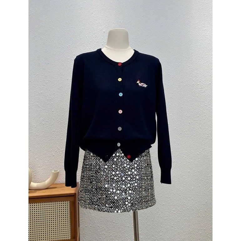 ( Quảng Châu) Áo len cardigan cúc nhiều màu thêu gấu nữ tính dài tay Áo khoác mỏng thu đông basic dễ thương trẻ T1425G | BigBuy360 - bigbuy360.vn