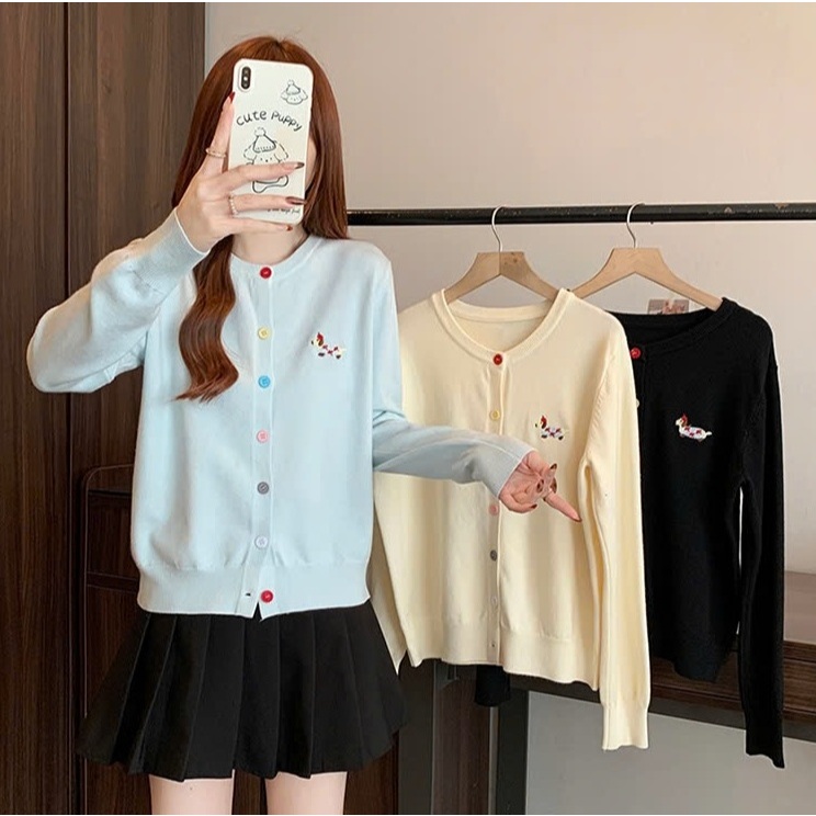 ( Quảng Châu) Áo len cardigan cúc nhiều màu thêu gấu nữ tính dài tay Áo khoác mỏng thu đông basic dễ thương trẻ T1425G | BigBuy360 - bigbuy360.vn