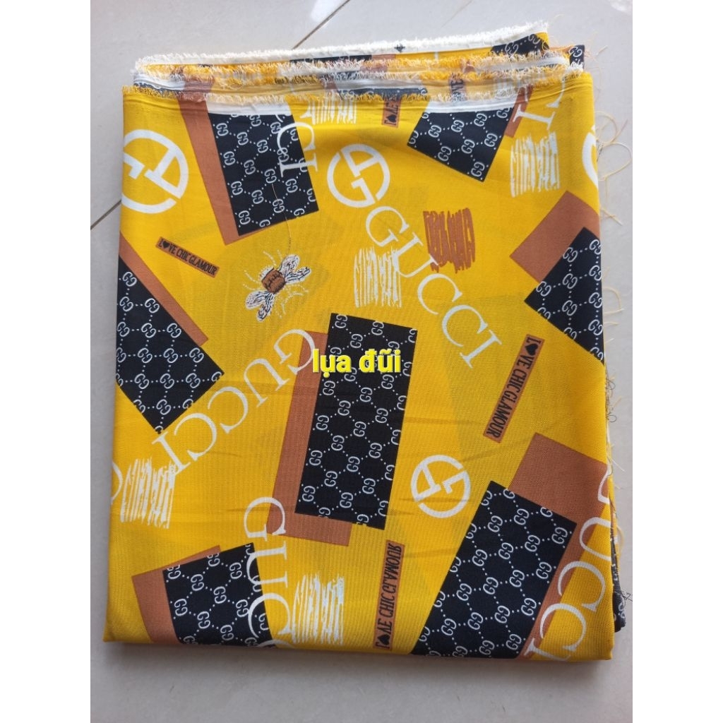 Vải lụa chéo, lụa đũi, lụa nhật khổ 1m5, không mỏng nên may không cần lót.