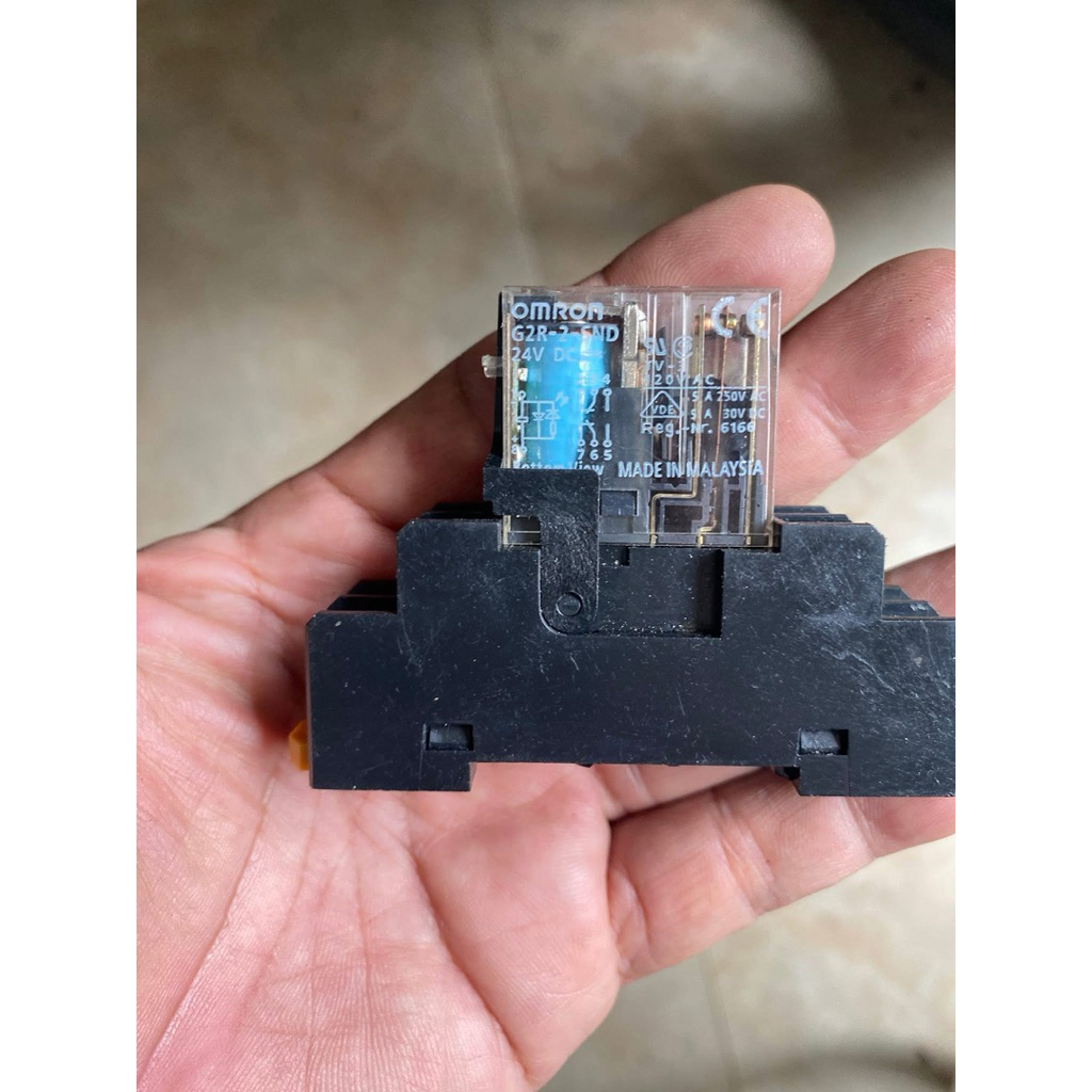 OMRON G2R-2-SND   / G2R-1-SND  24V DC . New 90%