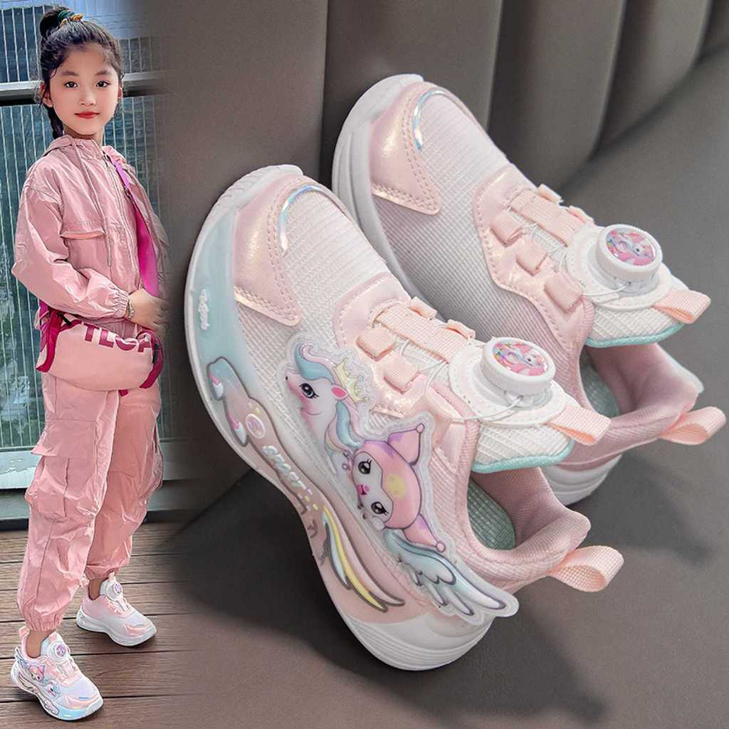 Giày Thể Thao Bé Gái Núm Xoay Dễ Mang – Đế Êm, Họa Tiết Thiên Thần Ngựa Bay, 2 Màu Xinh Xắn