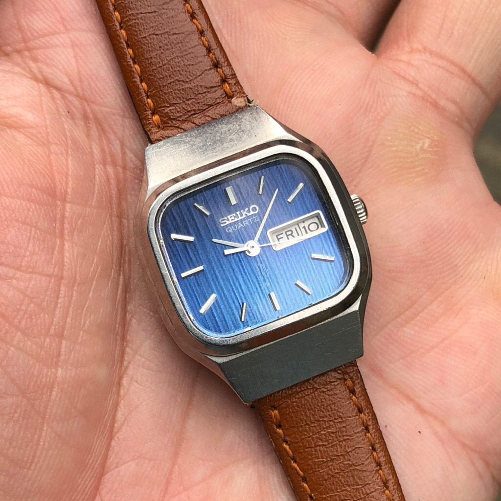 Đồng hồ Nữ Seiko tank nhỏ xinh mặt xanh, dây da nâu