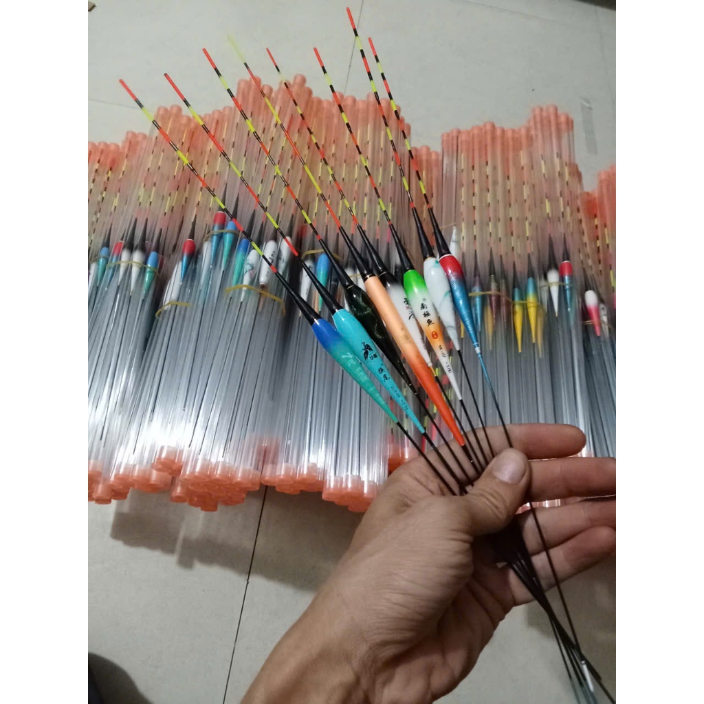 "Phao câu đêm đổi màu với pin tặng kèm - Phao đèn câu cá siêu nhạy, lửng dễ dùng." thongfishing