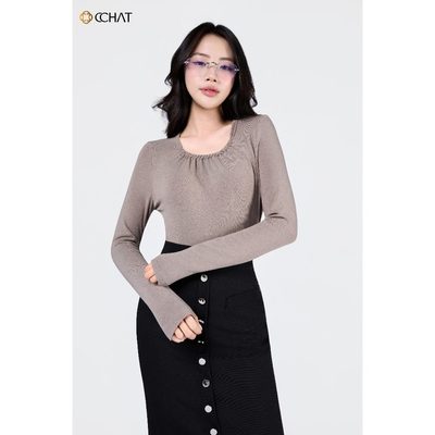 Áo Thun 𝐂𝐂𝐇𝐀𝐓 Dáng Ôm Corinna Cổ Cách Điệu Chất Liệu Mềm Mại 25TDC2004OT