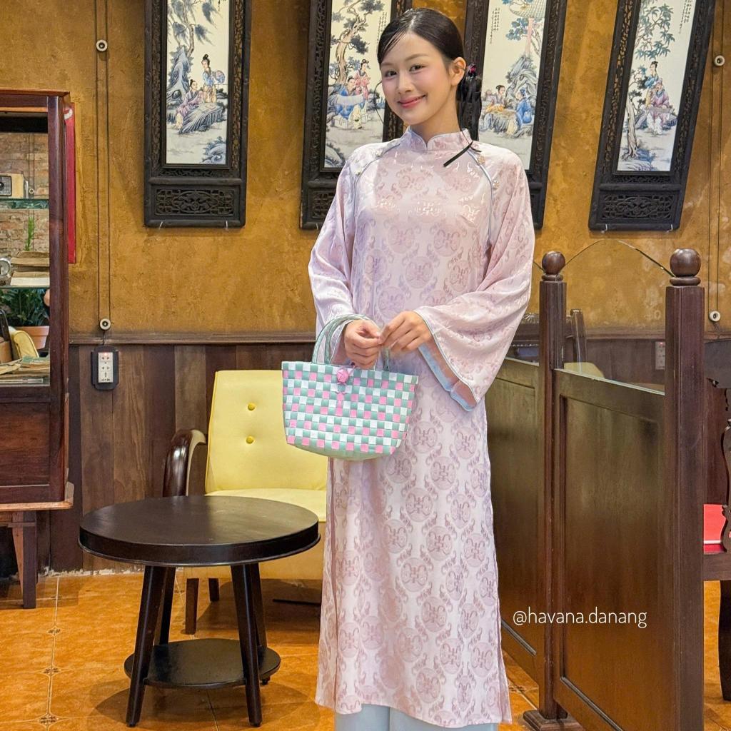 (HAVANA) CÓ BIGSIZE - Áo dài lụa DU MIÊN in vân hoa 3D phối cúc cách điệu hoa mai kèm quần Satin AD208 | BigBuy360 - bigbuy360.vn