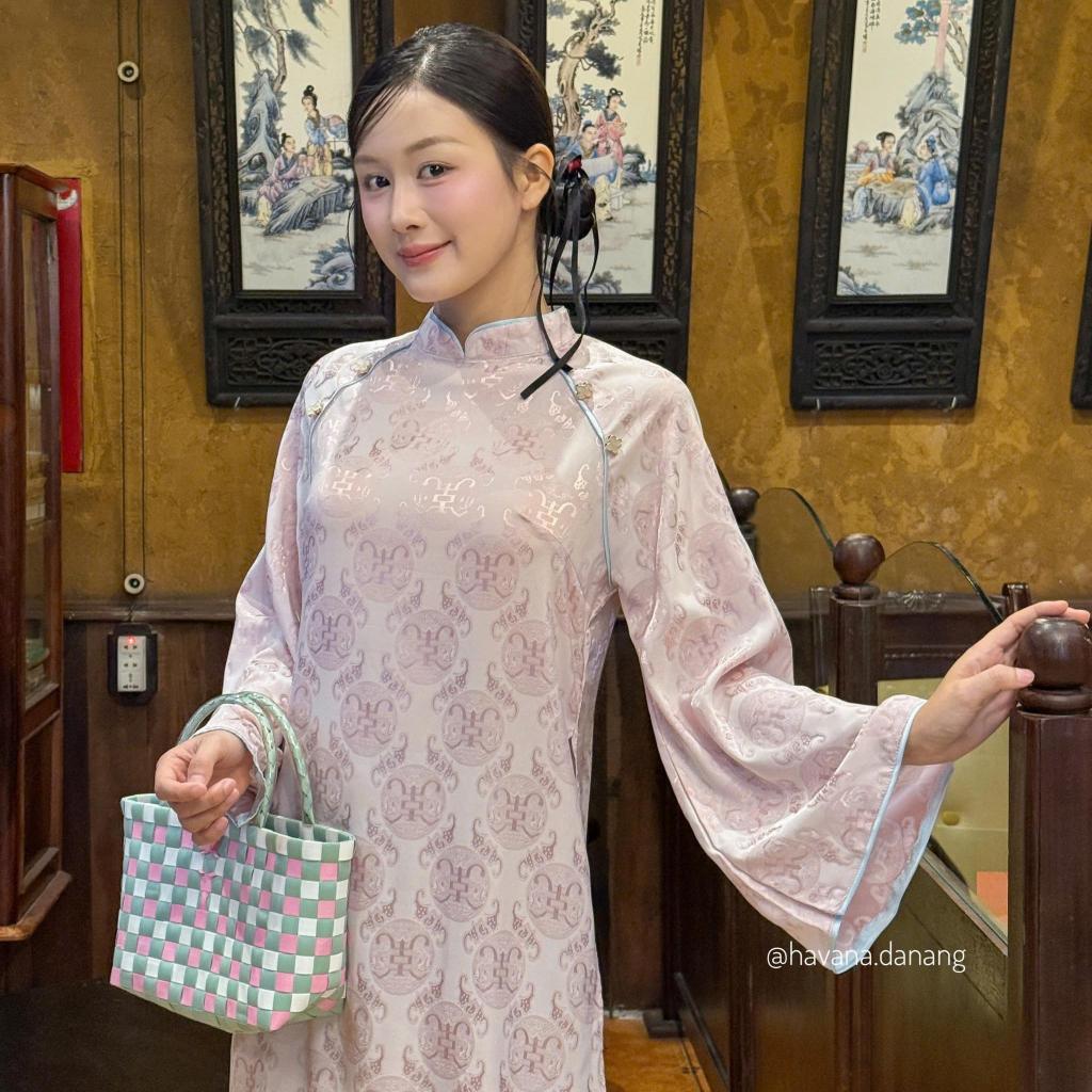 (HAVANA) CÓ BIGSIZE - Áo dài lụa DU MIÊN in vân hoa 3D phối cúc cách điệu hoa mai kèm quần Satin AD208 | BigBuy360 - bigbuy360.vn