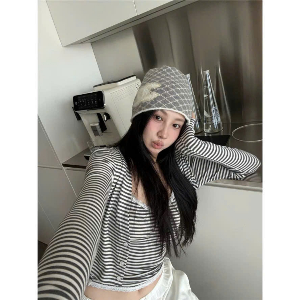 EMLYvn - Set Áo 2s Kèm Cardigan Mỏng Kẻ Hồng Nữ Tính, Áo Cadigan kẻ Co Giãn 4 Chiều Siêu Xinh, Dễ Thương | BigBuy360 - bigbuy360.vn