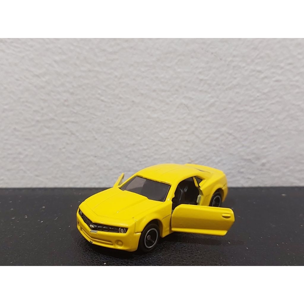 Xe mô hình Tomica No. 19 Chevrolet Camaro  - Made in Vietnam