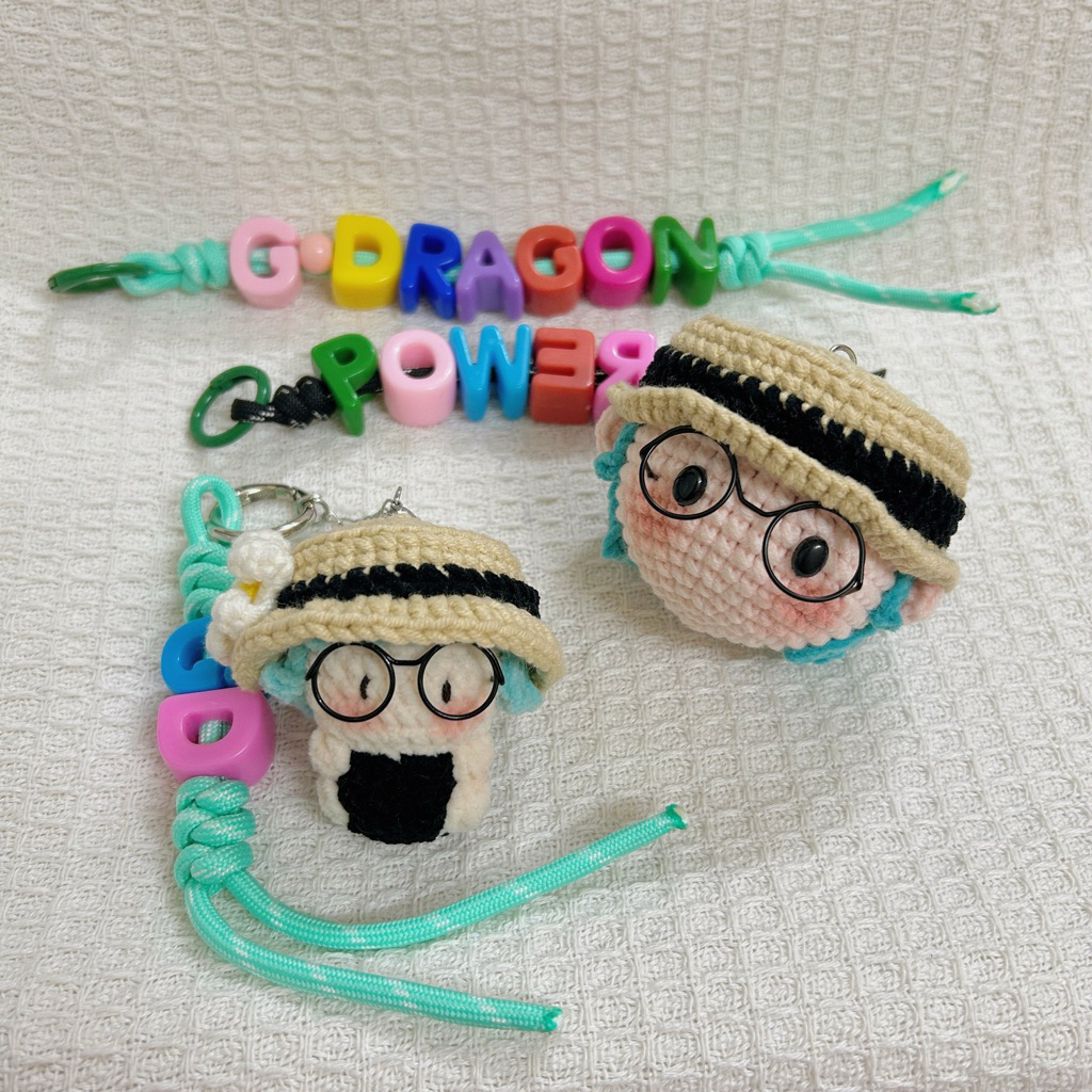 Keychain hoa cúc lighstick/dây chữ GD làm thủ công