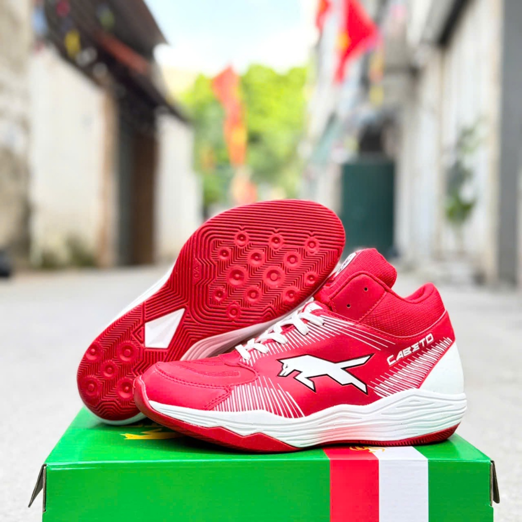 Giày chuyên dụng bóng chuyền cổ cao VHD sói đầu đàn đỏ trắng cày sân bê tông