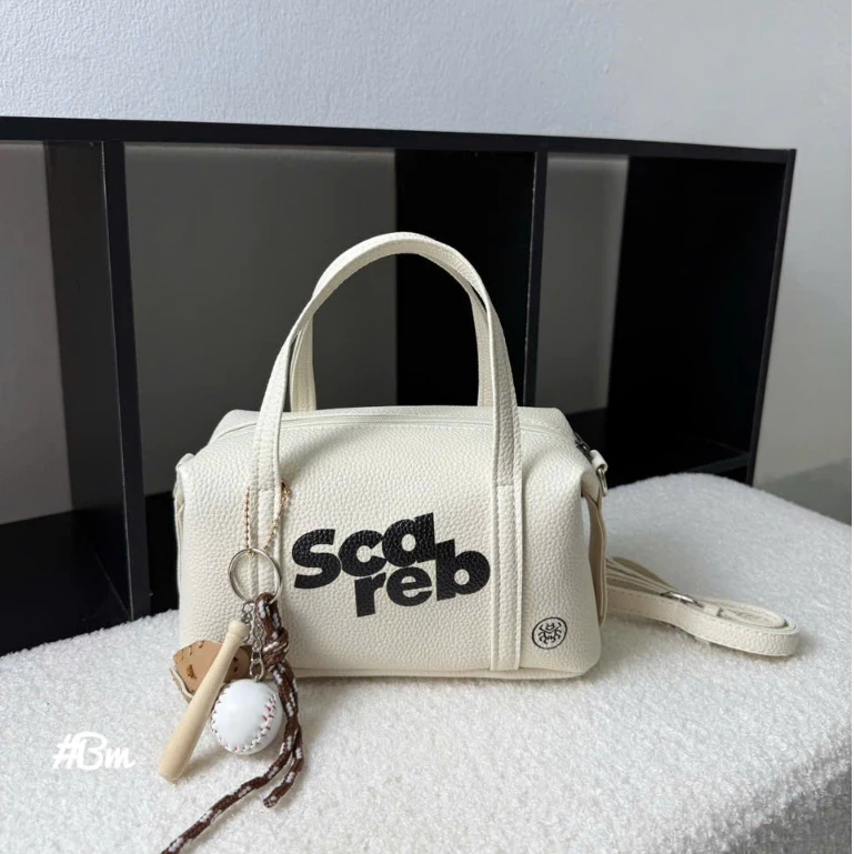 Túi xách nữ, túi cầm tay đeo chéo đi tặng kèm charm cá tính, da trần in chữ Scared Đăng túi DK308