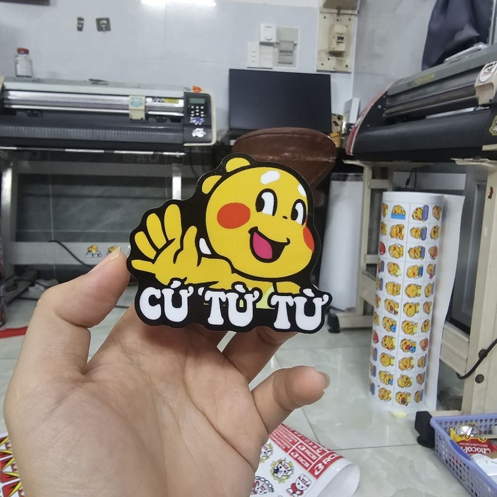 Decal tem logo sticker cứ từ từ ngộ nghĩnh 6x6.5cm dán trang trí xe điện xe máy xe đạp dán mọi nơi