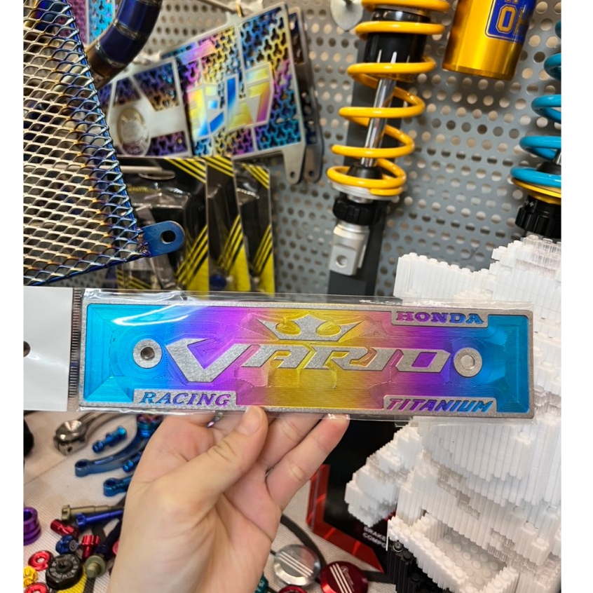 Tem Titan chữ LEOVINCE