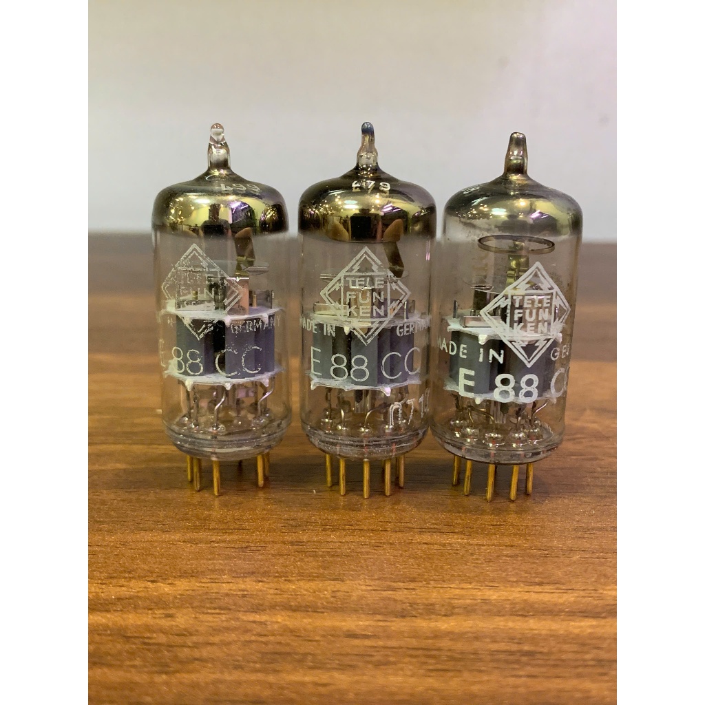 Bóng đèn điện tử, bóng Pre E88CC/ ECC88/ 6DJ8/ 6922 - Telefunken lô gô <> đáy - Made in Germany - Bó