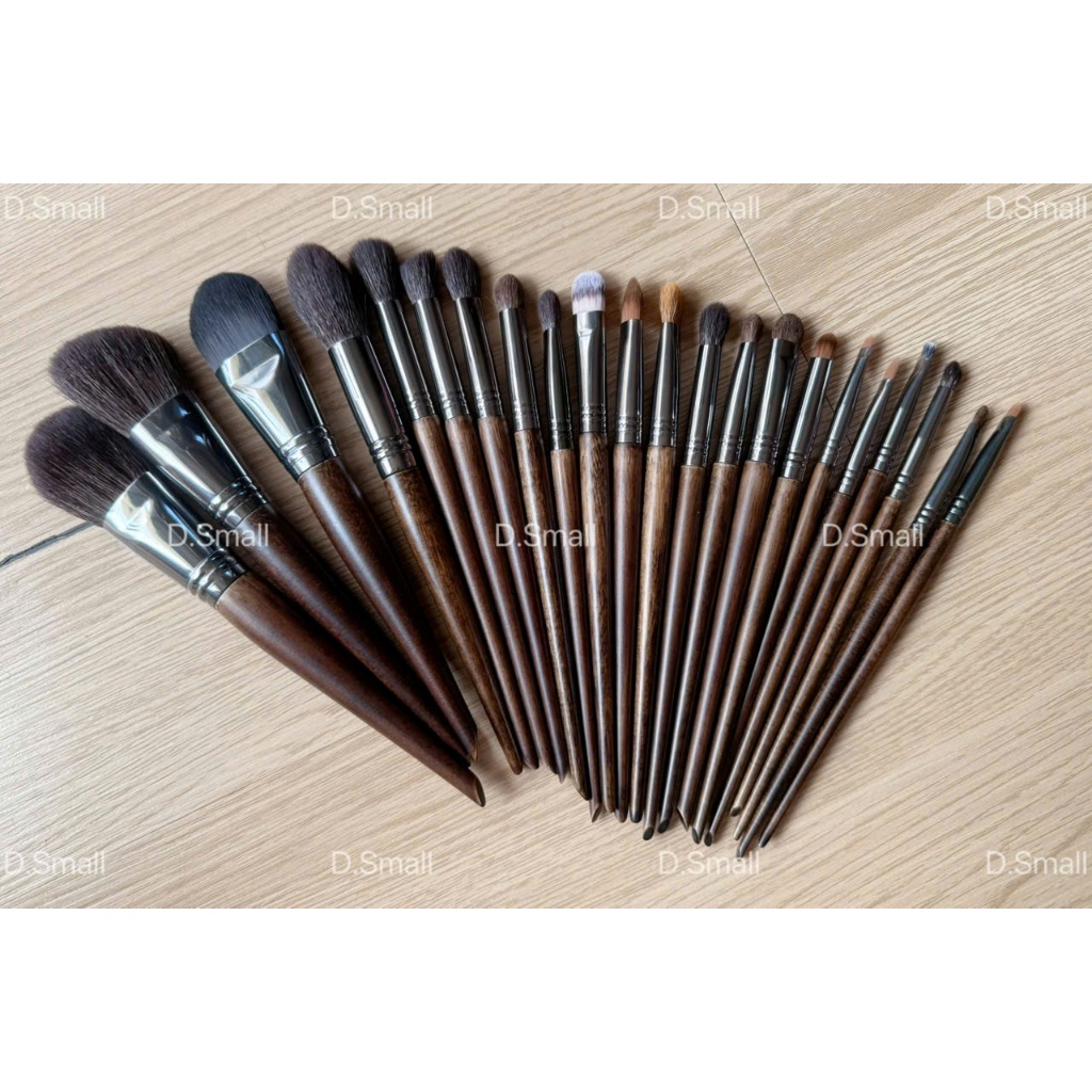 OVW】Bộ Cọ 22 Cây Lông Tự Nhiên Mềm Mại Cán Gỗ , Bám Phấn Trang Điểm Chuyên Nghiệp Và Cá Nhân