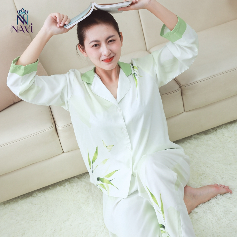 Bộ Đồ Ngủ Pjama Dài - Lụa Satin Cao Cấp, Mềm Mại, Xanh Lá Nhạt Họa Tiết Lá Tre Và Bướm Nhẹ Nữ NAVI