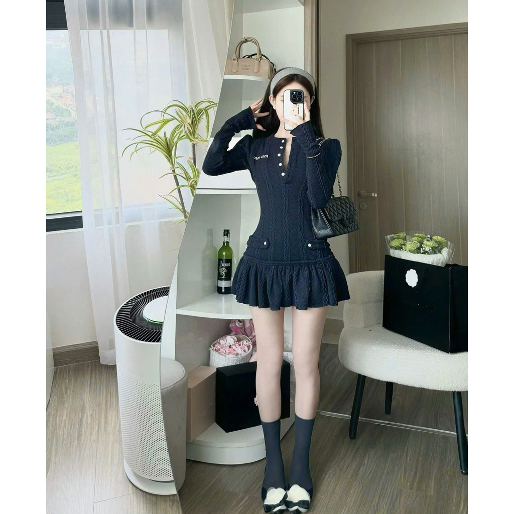 (Tặng Kèm Quần): Váy Len Thừng Xanh Than Dài Tay Cổ Tròn Phối Cúc Thêu Ngực MiuMiu Chân Xòe + Quần Bảo Hộ Rời LOLLAYE | BigBuy360 - bigbuy360.vn