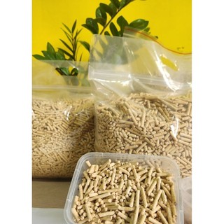 Viên nén gỗ thông vàng 4mm. Túi 4,5kg. Lót chuồng vệ sinh cho thú cưng nhỏ như mèo, hamster...