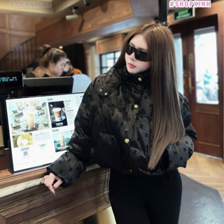  Áo khoác phao dáng ngắn 2025 – chất liệu lụa satin cao cấp in chữ cổ điển 90% lông vũ trắng tự nhiên phong cách thời t 