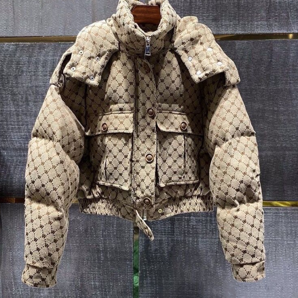 Áo khoác phao nữ dáng ngắn W – phong cách biker Hàn Quốc 2025, thiết kế túi hộp parka thời trang, dá