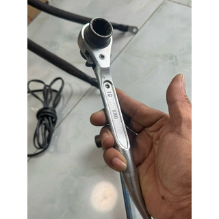 Cờ lê đuôi chuột Nhật Bãi.