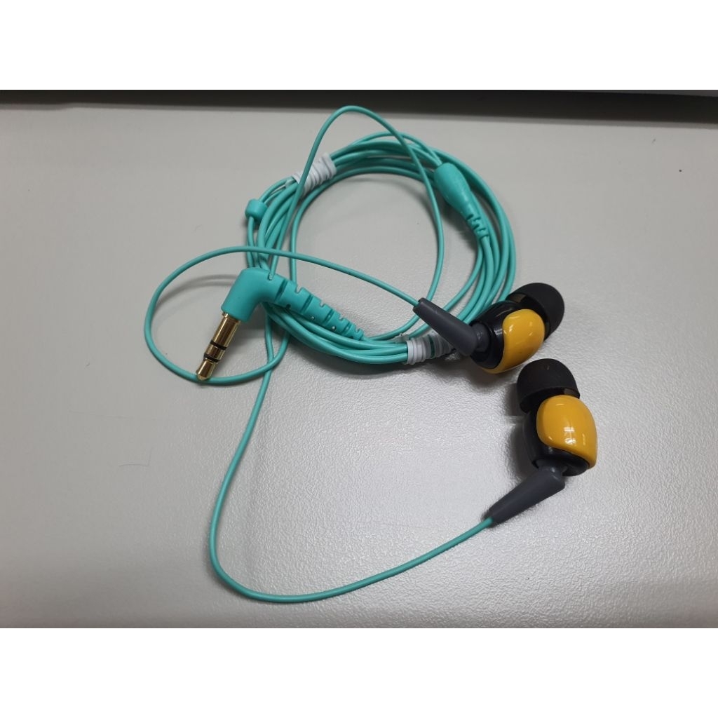 Tai nghe inear T.D.K màu nổi bật