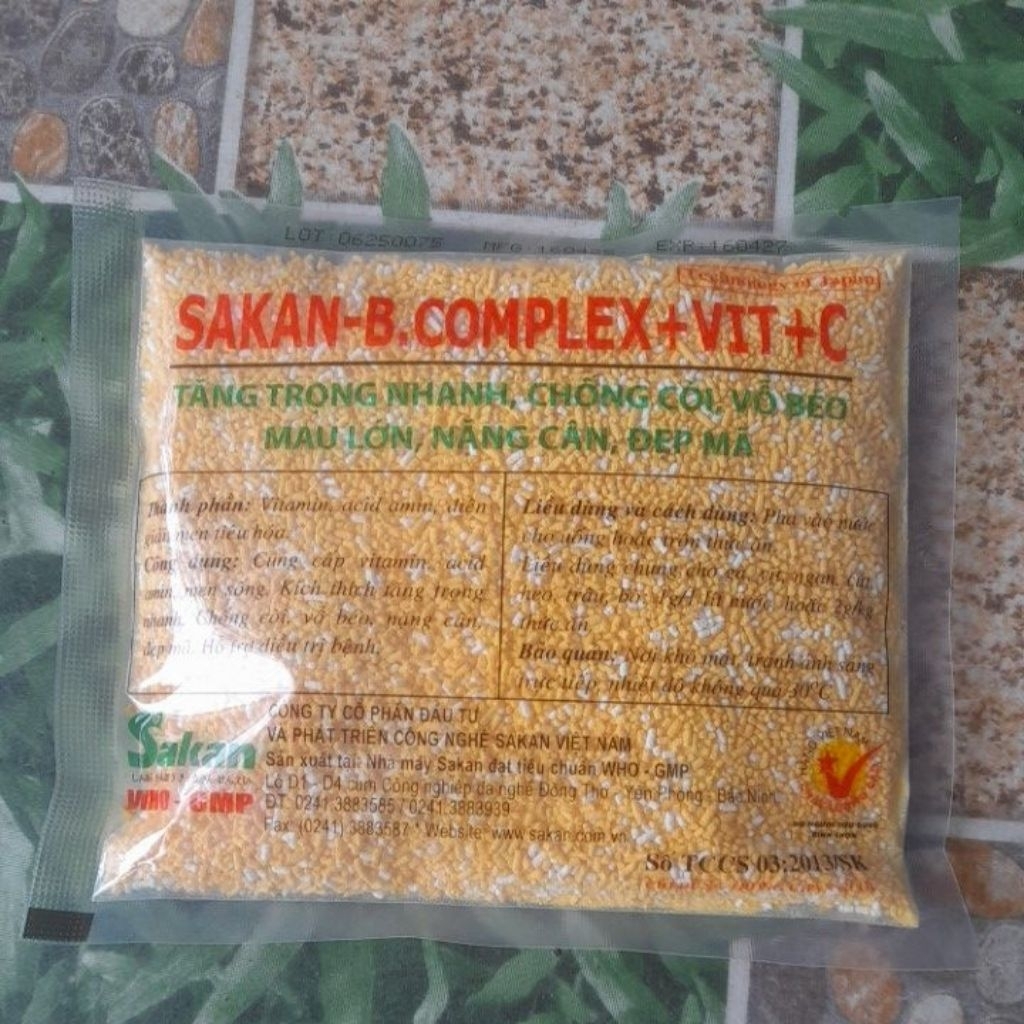 SAKAN -BCOMPLEX + VIT+C 100g vỗ béo,chống còi,nhanh lớn,đẹp mã