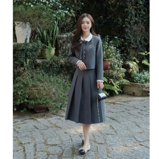  GERME Set đồ nữ Áo nữ dài tay Nio Top  tặng kèm nơ gắn rời  AVNH102504 Chân váy xếp ly dáng dài Mio Skirt VVND032507 