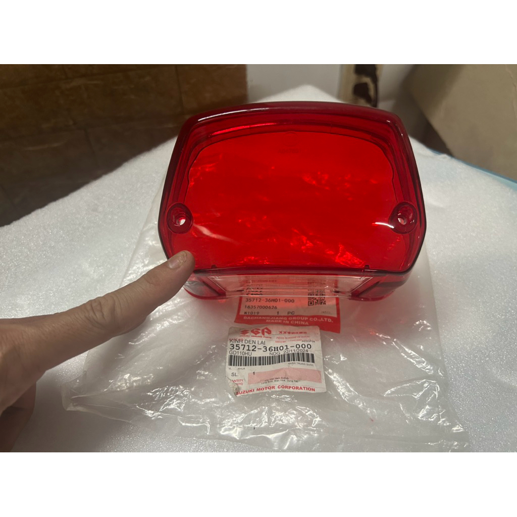 chụp lái sau mica đèn hậu gd110 suzuki chính hãng