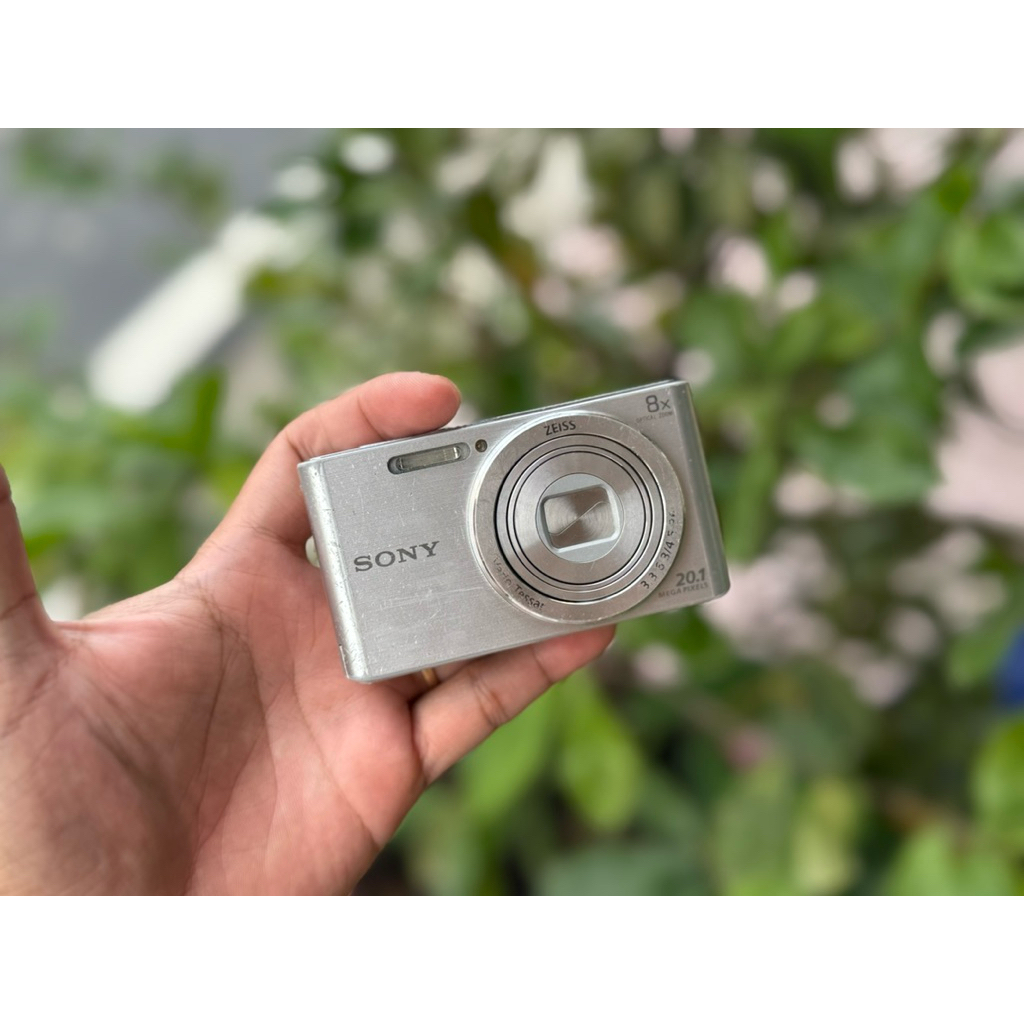 Máy ảnh kỹ thuật số compact du lịch Sony DSC-W830 - Màu ảnh Vintage - TẶNG KÈM PIN THẺ NHỚ & SẠC