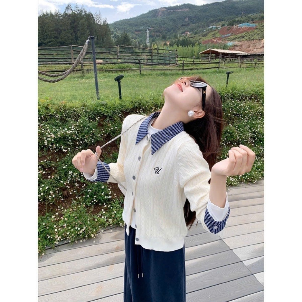Áo len cardigan nữ phối cổ sơ mi caro kẻ sọc dáng suông cài nút phía trước có chữ thêu nhẹ nhàng và 