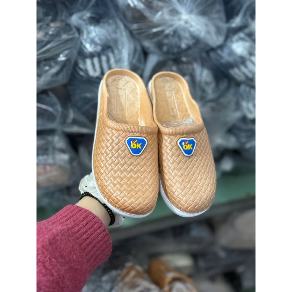 (HÀNG LOẠI TỐT) DÉP SỤC OK đi mưa mềm dẻo chống trơn trượt các bà các mẹ đều thích