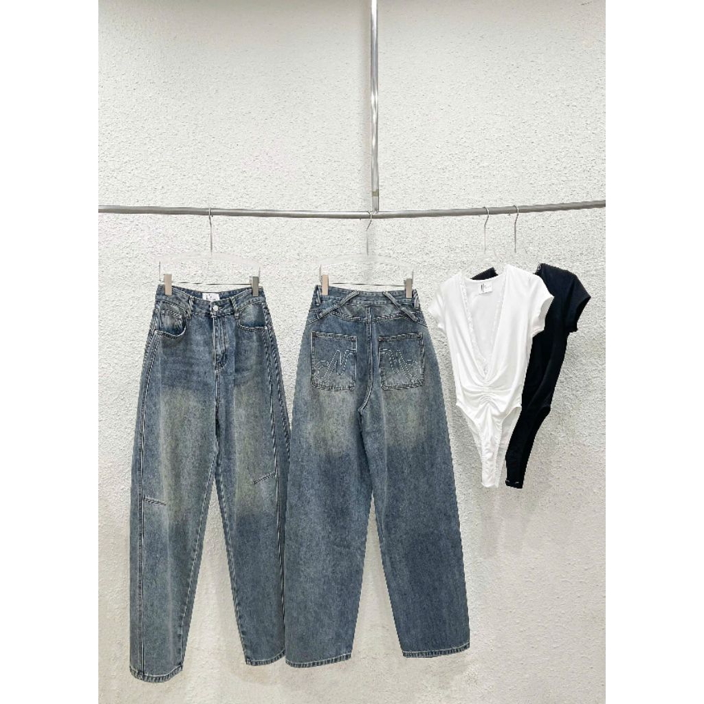 H2STORE - QUẦN JEAN ỐNG RỘNG THÊU CHỮ TÚI SAU RELAX G984 - I06603