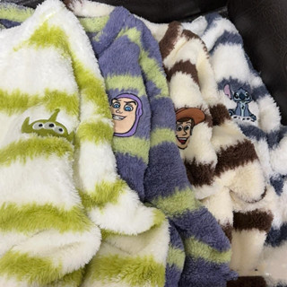  Bộ ngủ pijama lông mềm mịn hoạ tiết đơn giản cho cả nam nhữ chất dày dặn form dáng rộmg thoải mái cho mùa Đông 