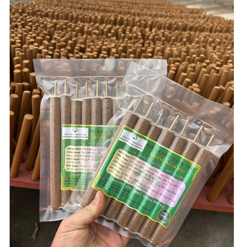 Nhang ngải cứu hội quán diện chẩn Bùi Quốc Châu nguyên liệu chính từ cây ngải cứu - Huyền Diện Chẩn
