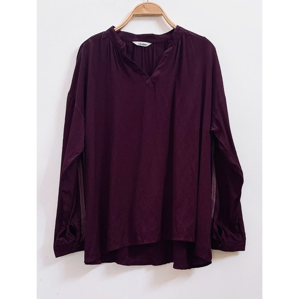 Áo sơ mi lien màu đỏ đô của nữ - 2 Hand (Size XL).Women's burgundy shirt - 2 Hand (Size XL)