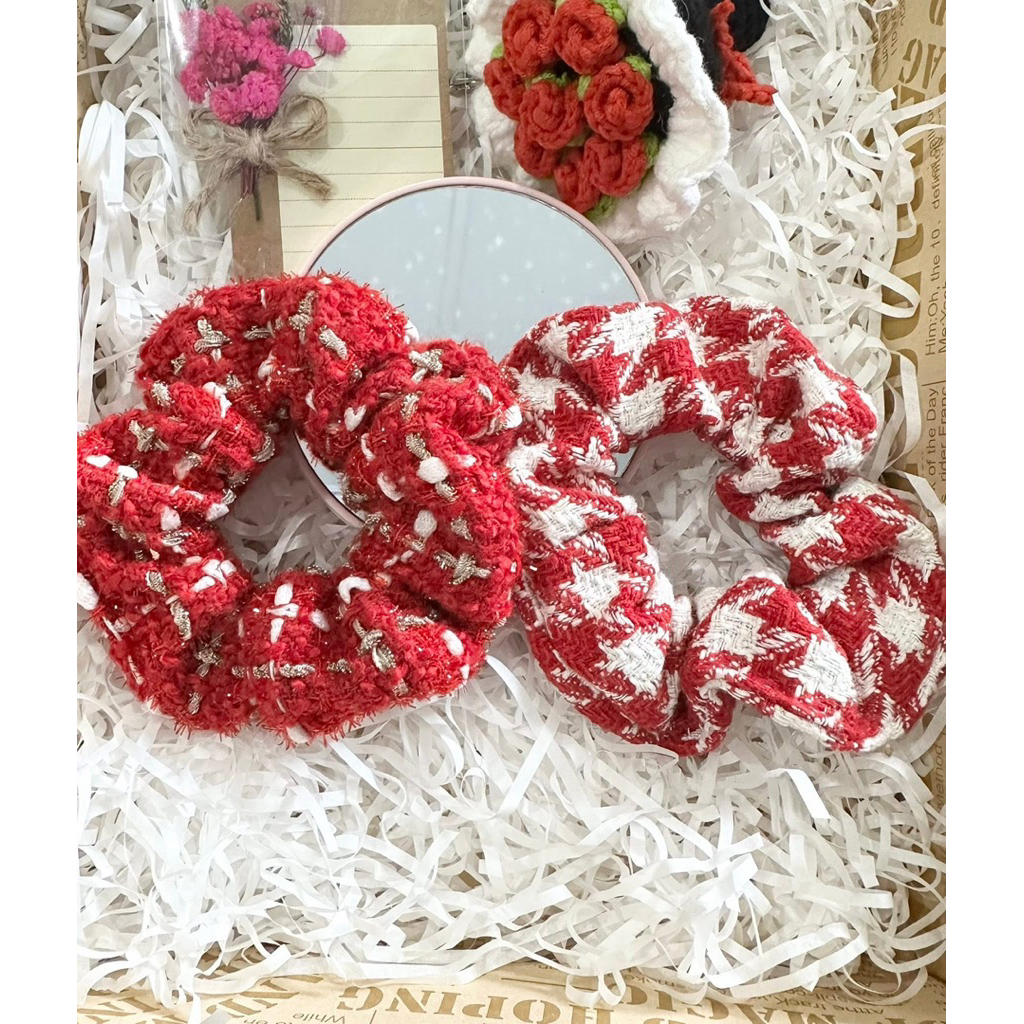 cột tóc scrunchies đỏ