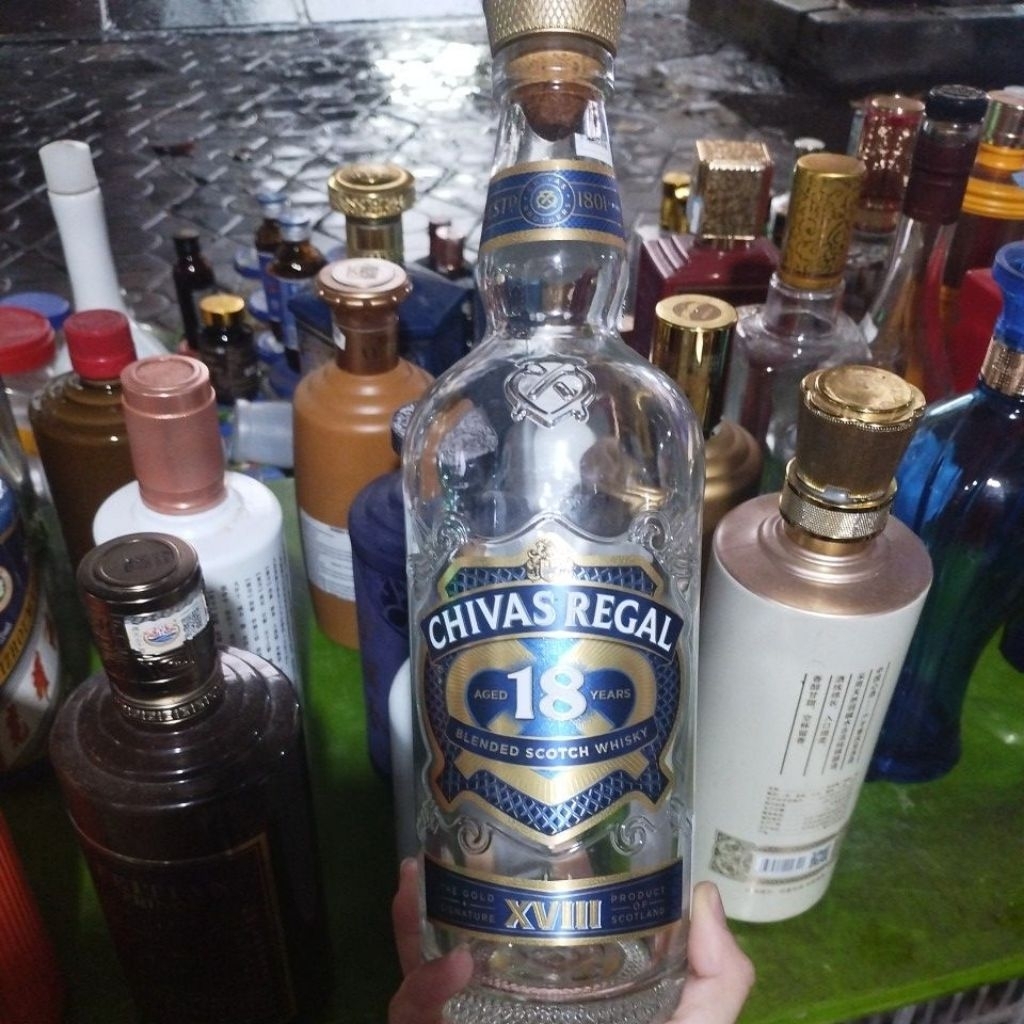 Vỏ chai Chivas 18 bản mới