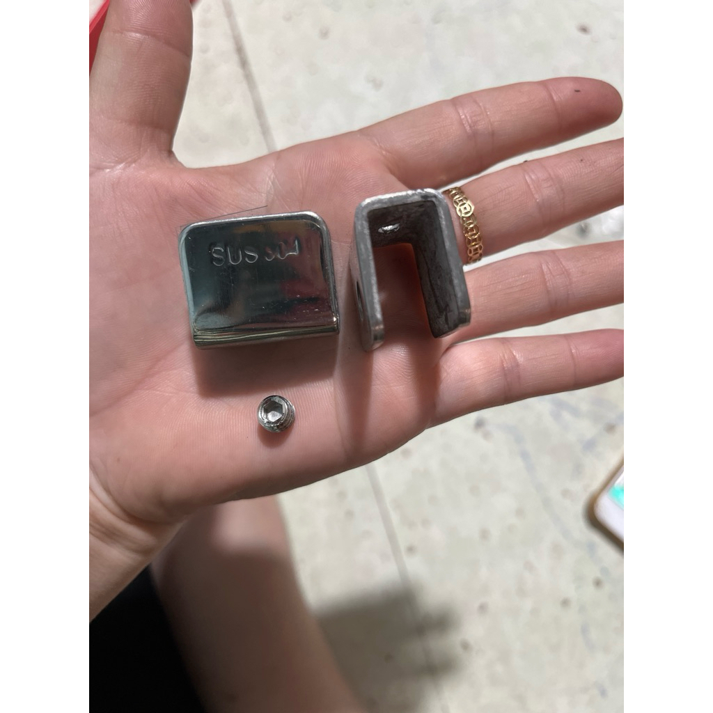 KẸP KÍNH VUÔNG INOX 304 CHỮ U